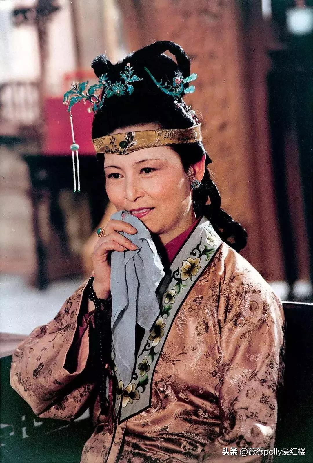 王夫人为什么让薛宝钗管理大观园,王夫人提拔袭人