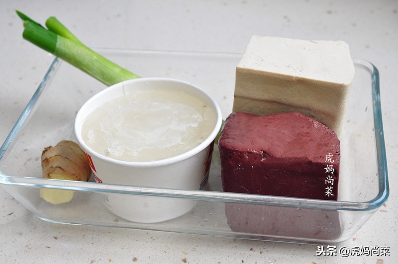 天冷了来一道番茄炖豆腐汤汁浓,冬天炖豆腐的家常做法