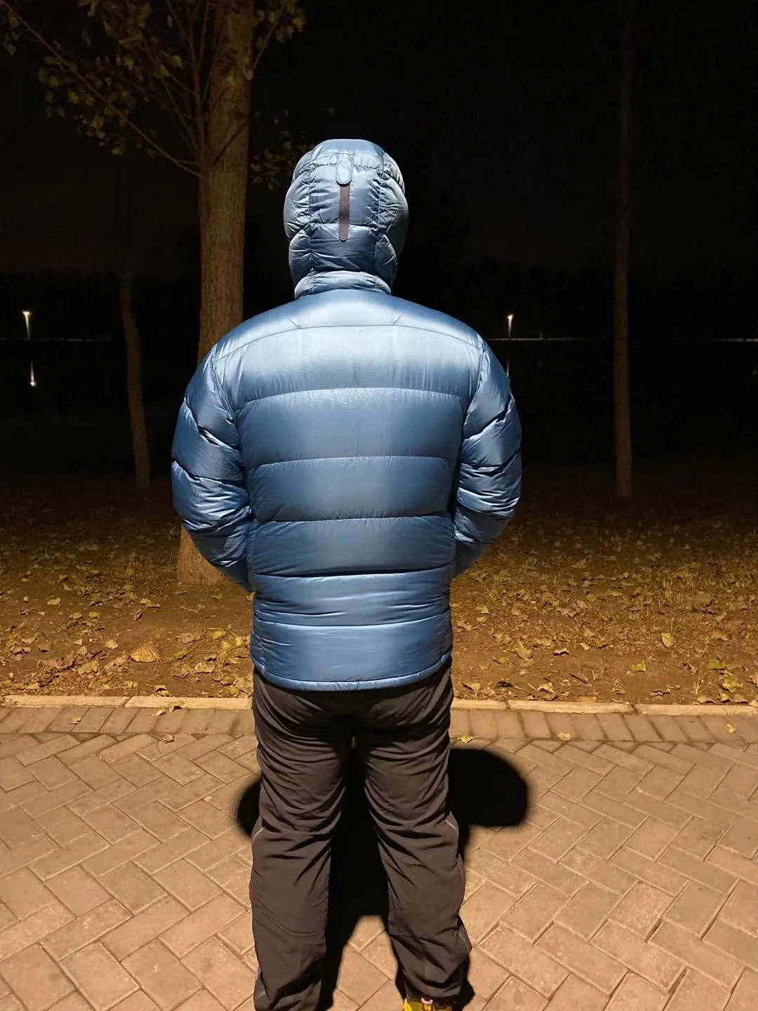 做羽绒的视频,日本始祖鸟羽绒服