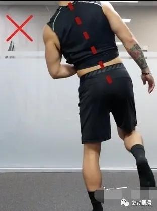 跑步时歪歪扭扭跑不直,跑步总是摇摇晃晃怎么办