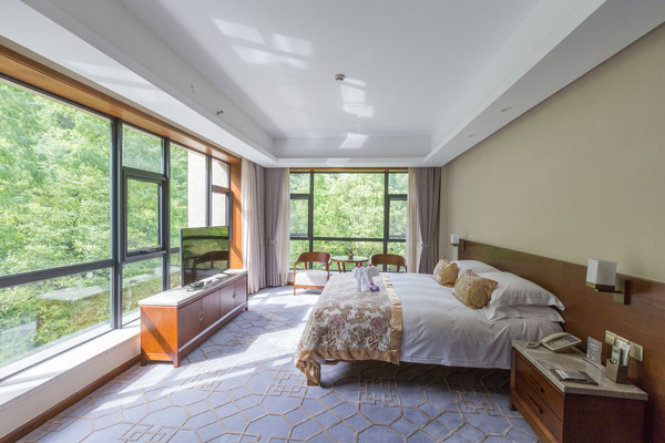 深藏在森林之中的温泉酒店,周末度假的好地方