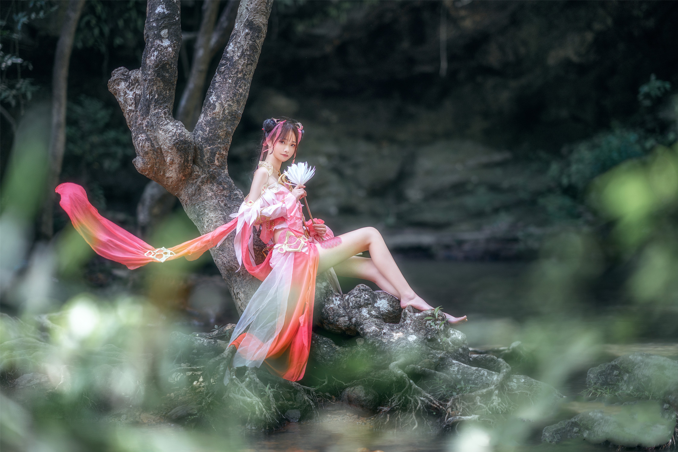 剑网3cosplay明教异域风,剑网3红衣教探雪cosplay