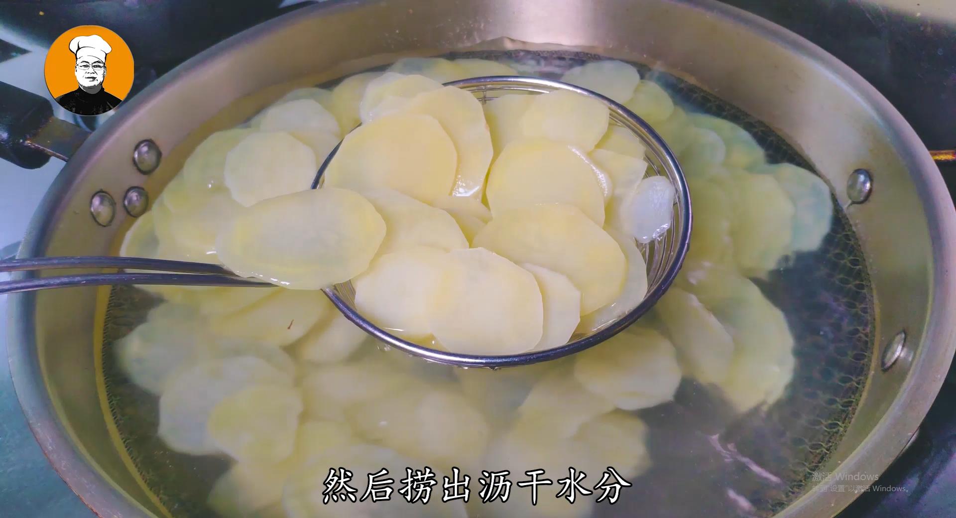 在家轻松制作薯片小孩子也可以做,制作薯片的方法又健康又好吃视频