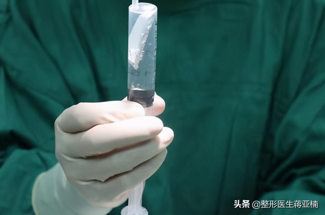 膨体隆鼻感染的症状是什么,膨体隆鼻感染不取出不行吗