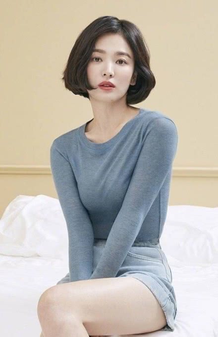 宋慧乔老爹鞋,宋慧乔白色衬衫百褶裙穿搭