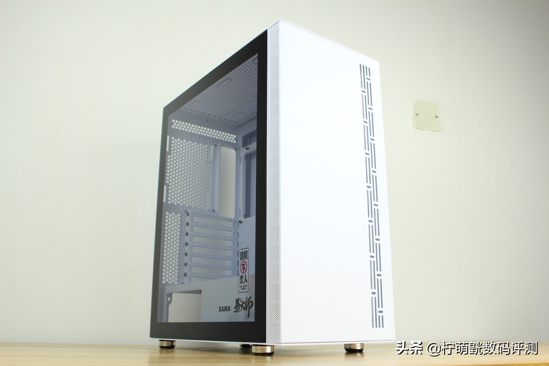 神光侧透不单调，畅快装机不求人易大师神光白色版上机体验