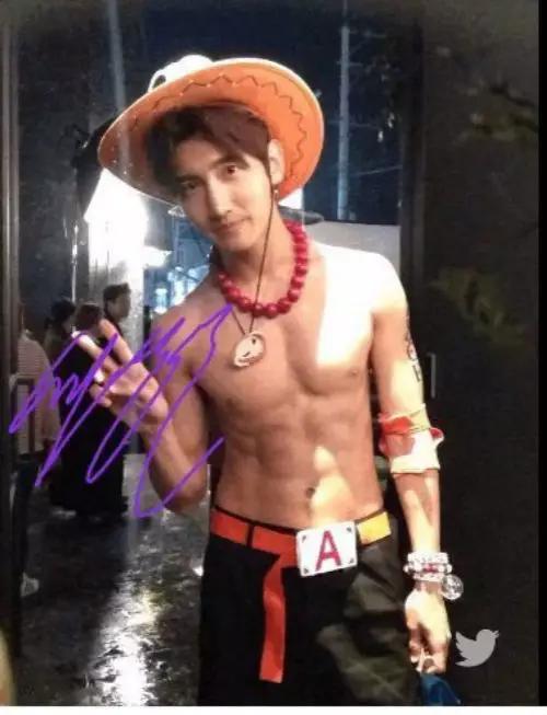 肌肉男怎么搭配服装显个子高,肌肉男衣服搭配