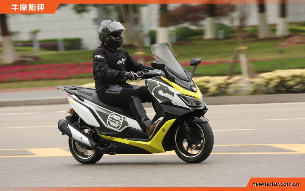 油箱17升续航可达400公里,最佳国产踏板摩旅车