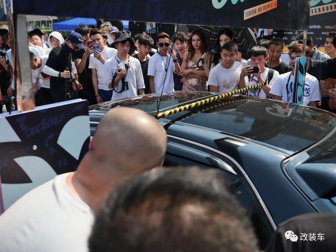改装车聚会,改装车齐聚车展