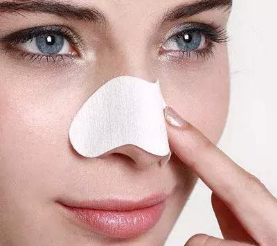 清理黑头的正确方法,清理黑头的正确方法是什么