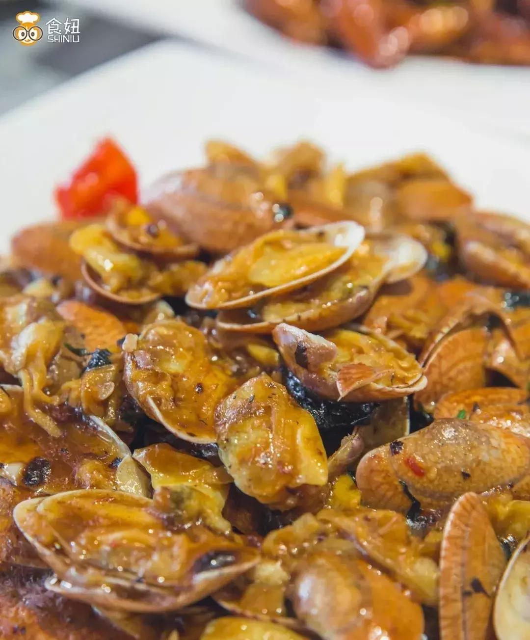 架着凶器吃濑尿虾，简单又粗暴