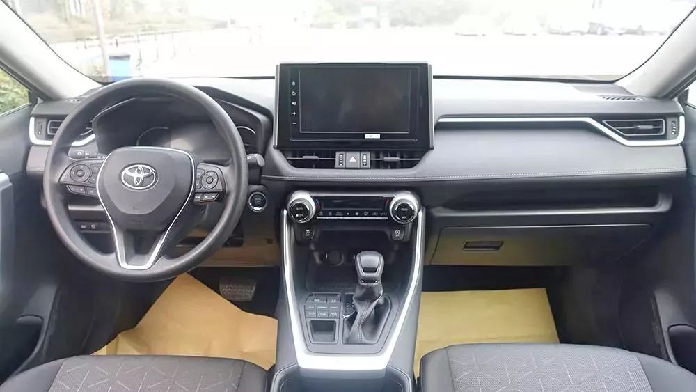 场地越野体验,新rav42.0四驱爬坡