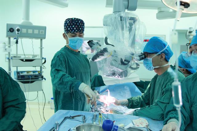 隐性脊柱裂小凹需要手术吗,隐性脊柱裂需要检查什么