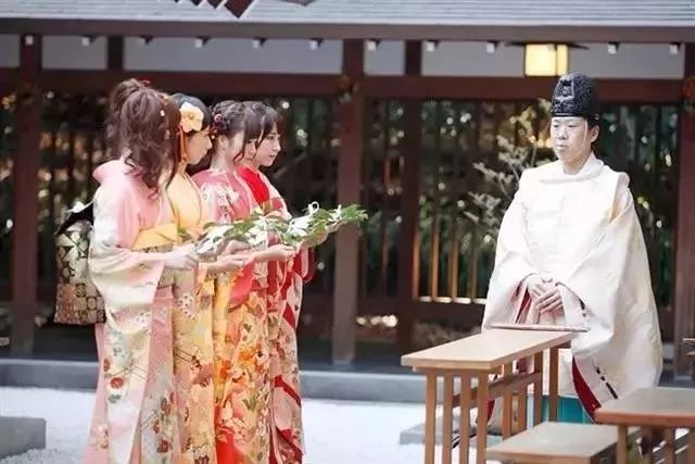 谁说同步价不能透明化？华龙百家CEO曾理首谈跨境同步价