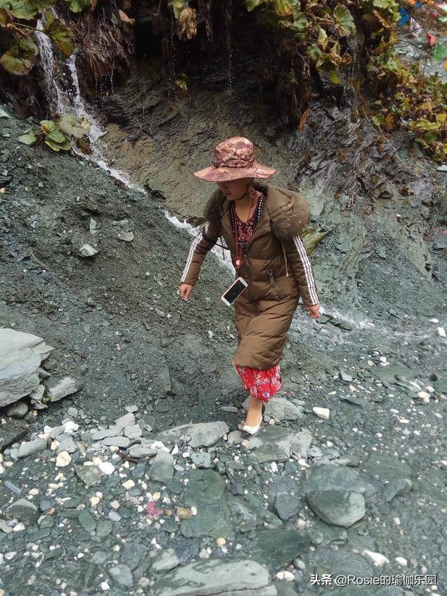 膝盖疼穿高跟鞋反倒好些了,穿高跟鞋是否会对踝关节有影响