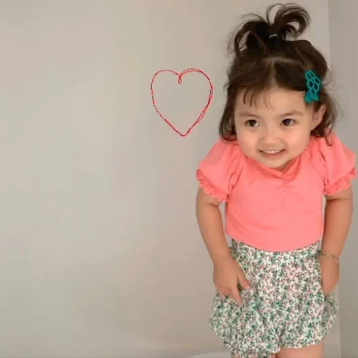 罗熙站在板凳上的情侣头像,罗熙彩色头像图片