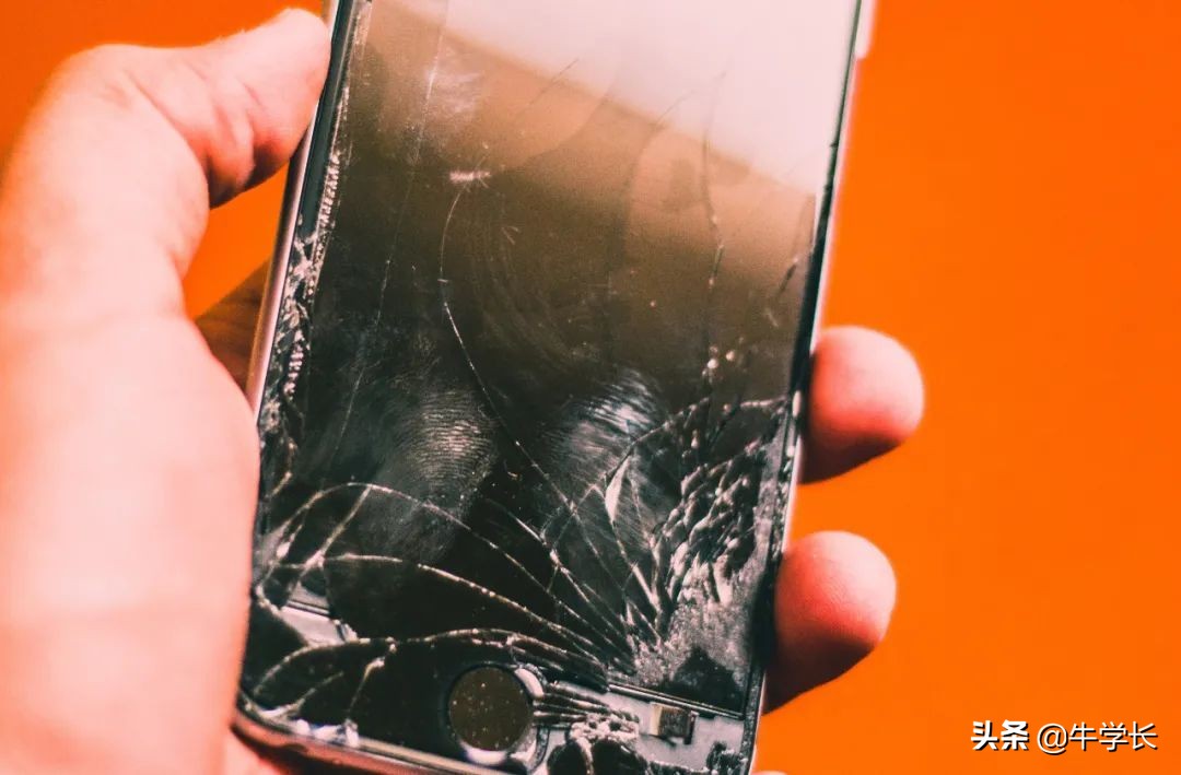 苹果手机屏幕一直闪烁是什么原因,苹果手机屏幕黑屏是什么颜色