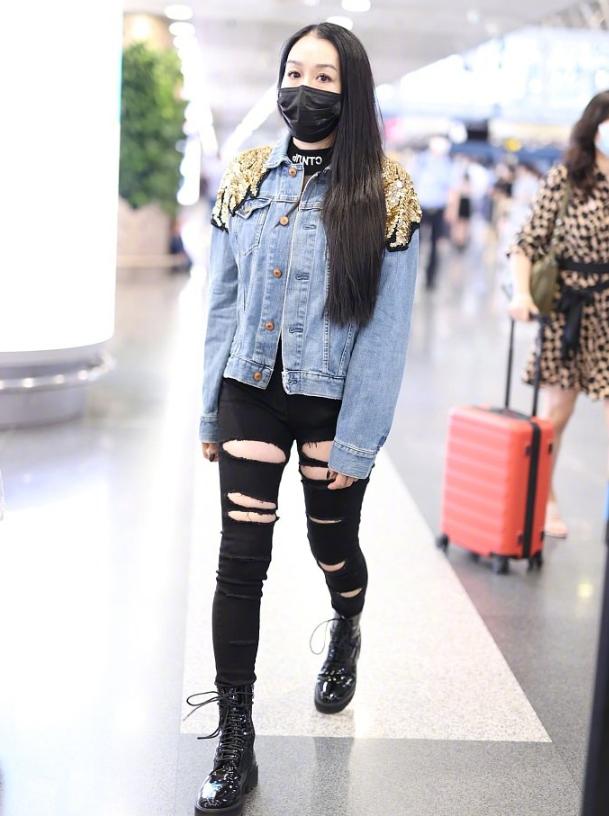 钟丽缇年轻时候穿搭,女人上了年纪不要穿的太老气