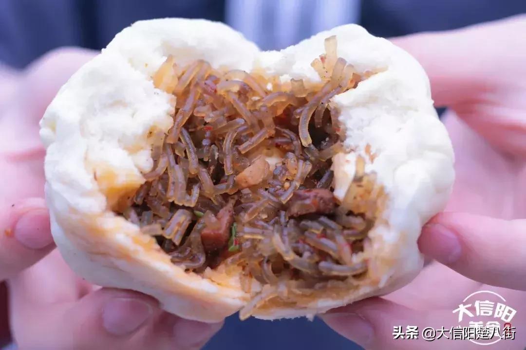 探店:信阳这家十年无名包子铺,据说排队到腿软也要吃?
