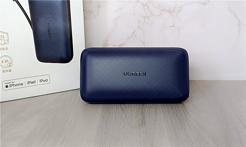 atl电芯手机电池,绿联双向快充移动电源测评