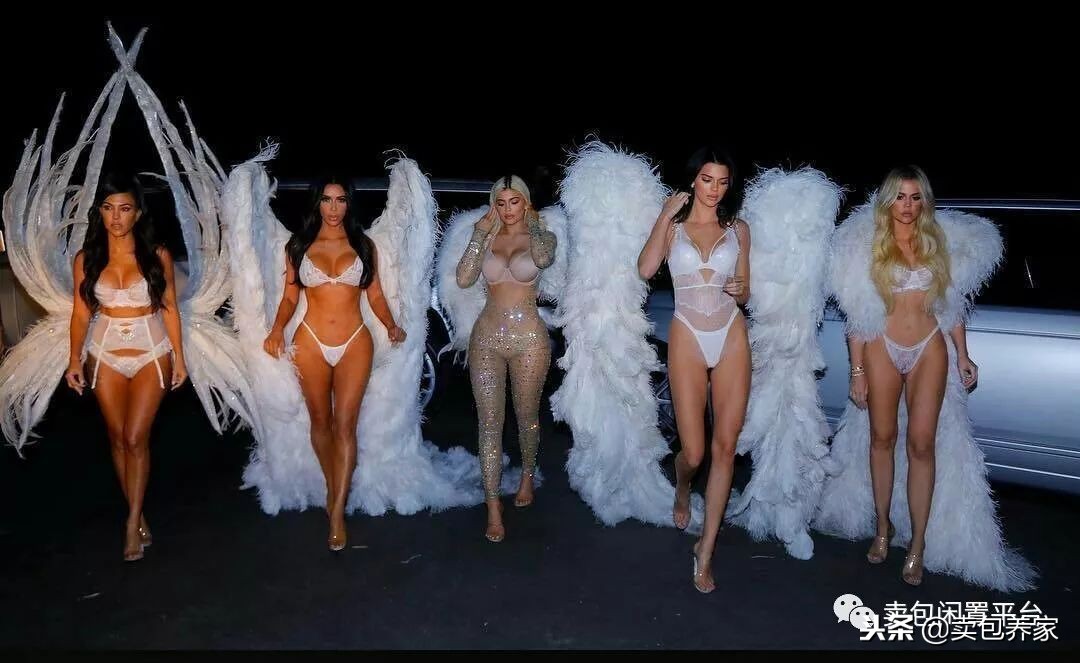 年赚1.5亿成家中最穷，生在名利场，把所有想要的都拿到她才23岁