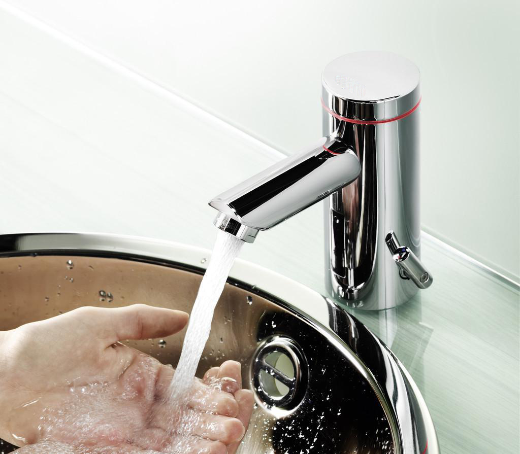 花200买个水龙头，砸开一看都是水泥，商家却说不识货！越重越好