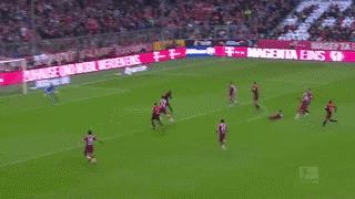 足球历史上谁惹到过梅西和c罗,足坛名帅评价梅西和c罗