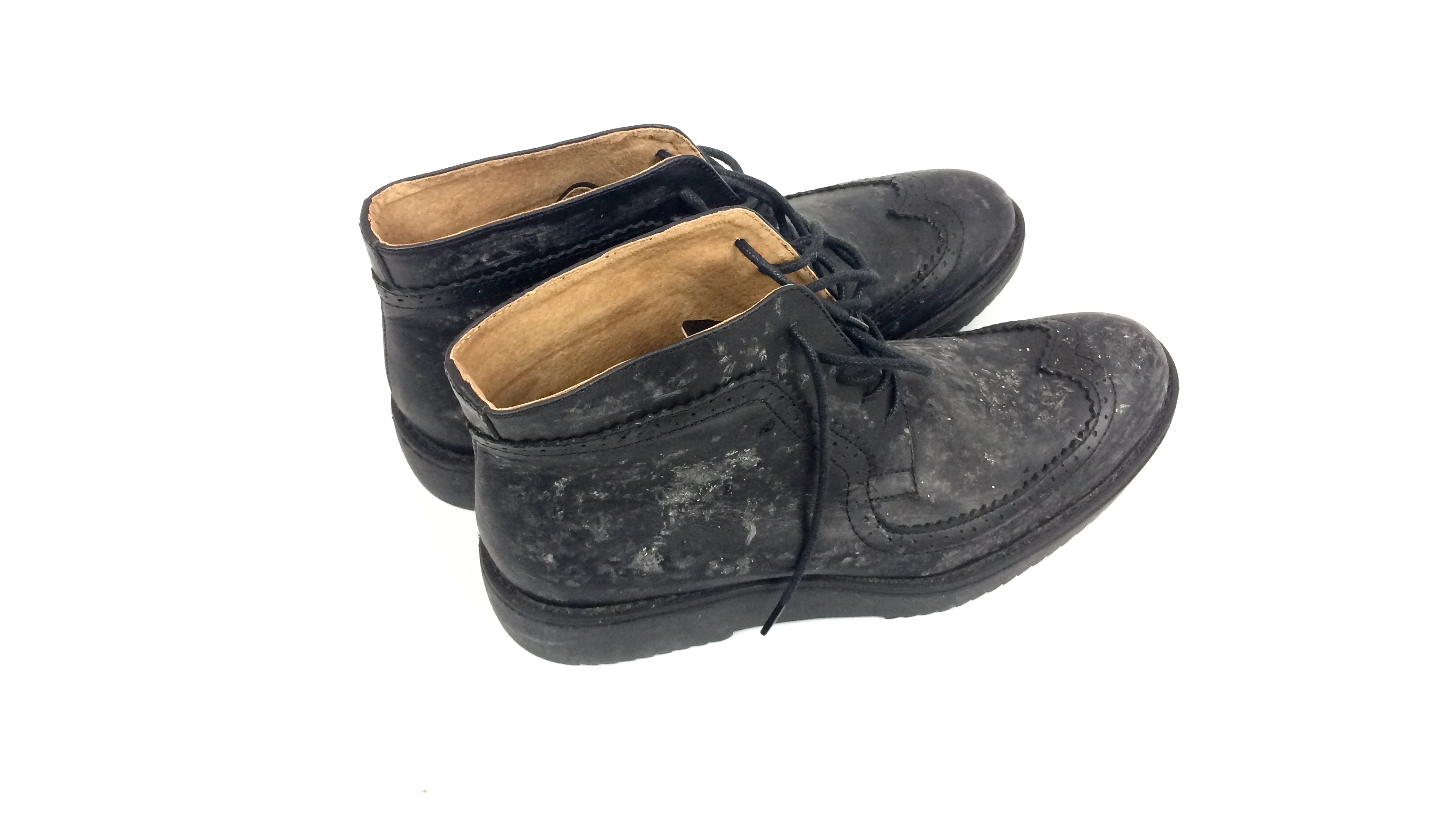 皮鞋发霉了可以用75%的酒精擦吗,皮鞋发霉洗了又出现怎么办