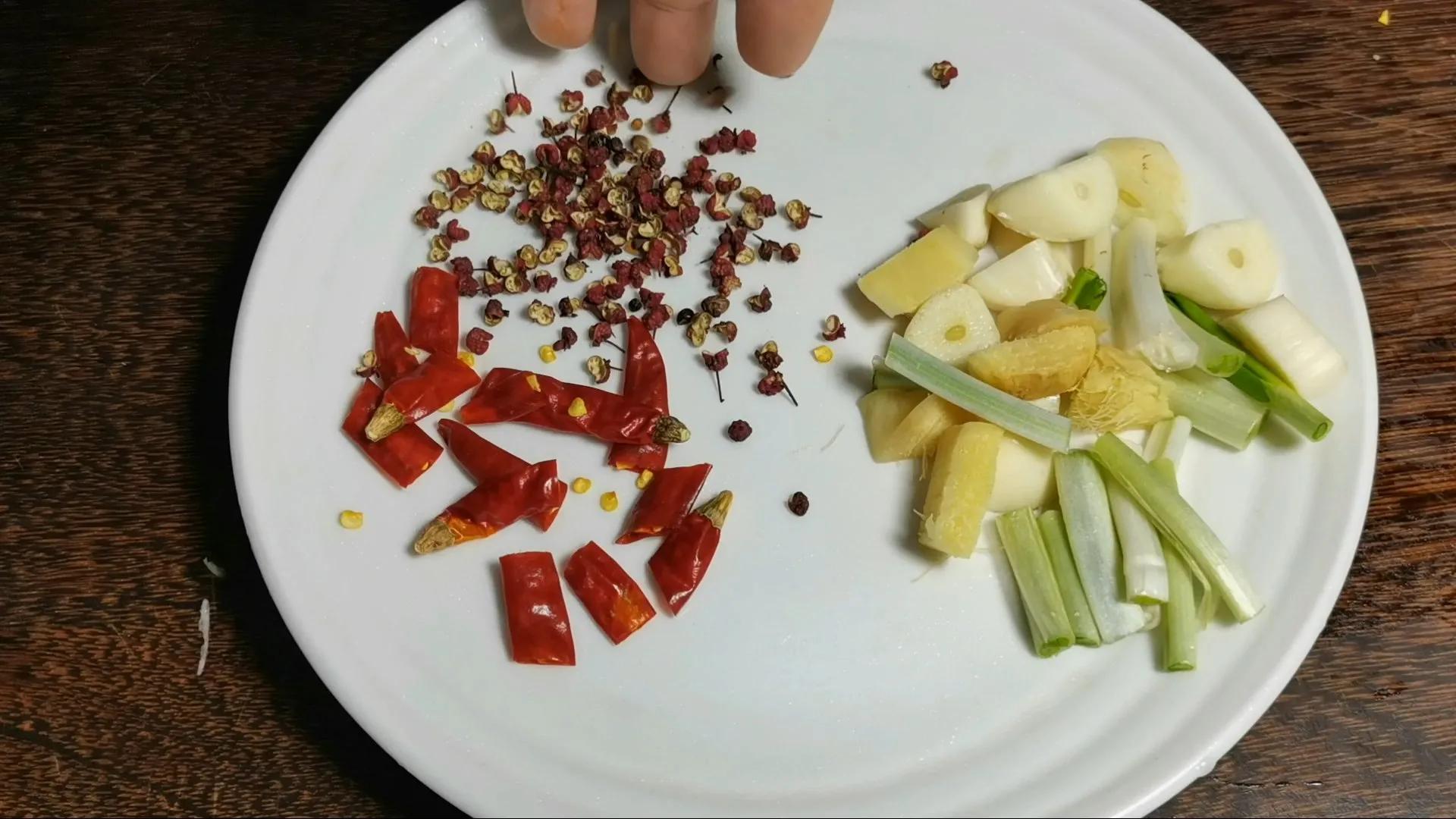 正宗红烧鸡头开袋即食,8元一斤炸鸡头