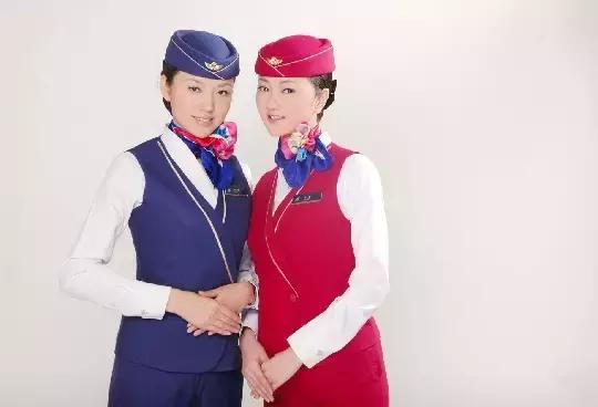 世界各国空姐的颜值 (各国空姐美丽动人)