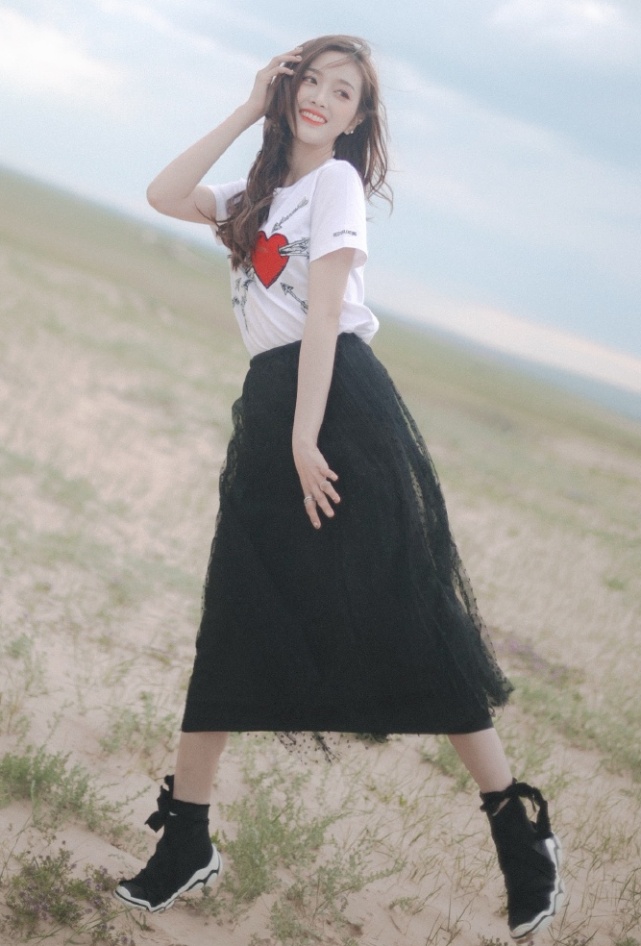 吴宣仪孟美岐绑鞋带,吴宣仪鞋带