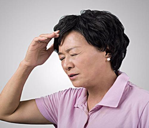 原发性阿米巴脑膜脑炎患者很难治愈，死亡率高，早发现早治疗