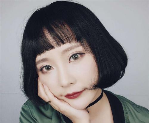 发际线高还秃适合什么刘海,发际线高额头秃剪什么刘海好看