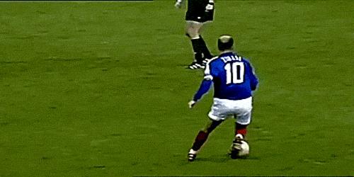 各足球球星招牌动作,足球球星们的招牌技能
