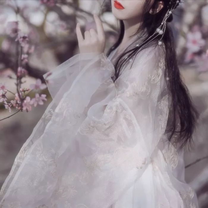 不染世俗的古风女头真人,有意境古风女头真人版