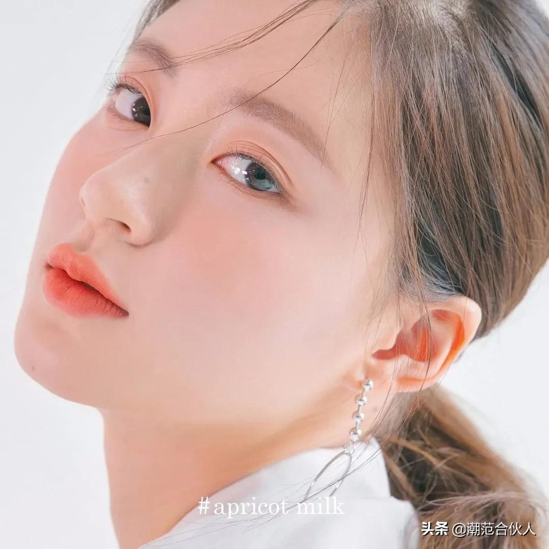 李佳琦omg这个产品也太好用了吧,李佳琦被称为美妆界的代名词