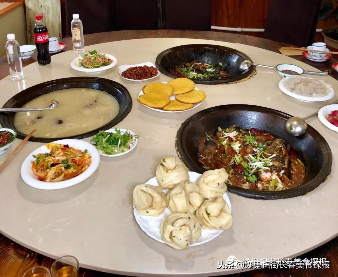 南湖别墅区藏个旧屯子，铁锅炖鱼天天爆满据说空姐都吃胖了！