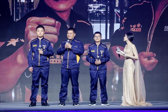 50岁快递员月薪8000,快递员年薪十万有可能吗