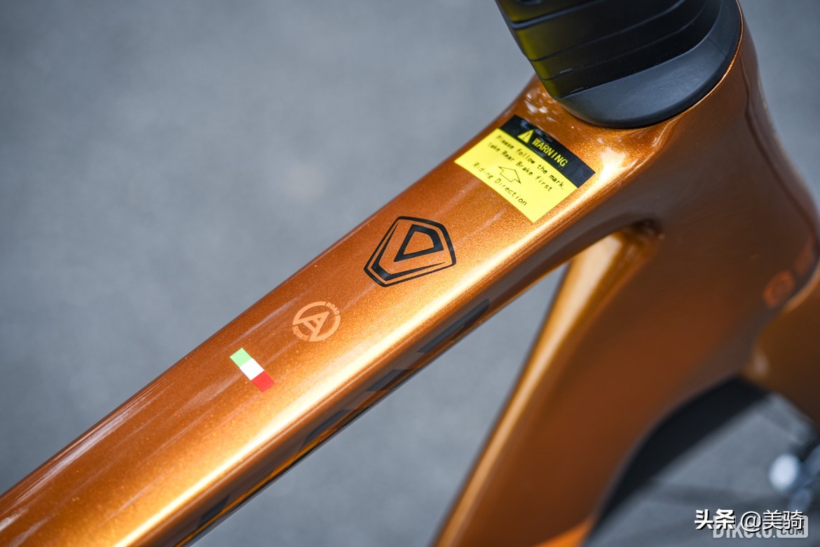 入门碳纤维公路车和顶级铝公路车,kootu碳纤维公路车测评