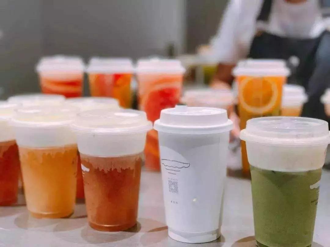 开奶茶店的十大坑人经历,大学生开奶茶店3天回本客流不断