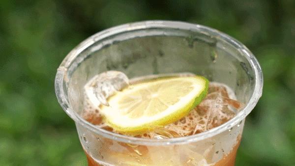 排队买奶茶的人好多啊原视频,怎么看待排队2小时买奶茶