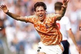 荷兰足球第二代三剑客,荷兰三剑客号码