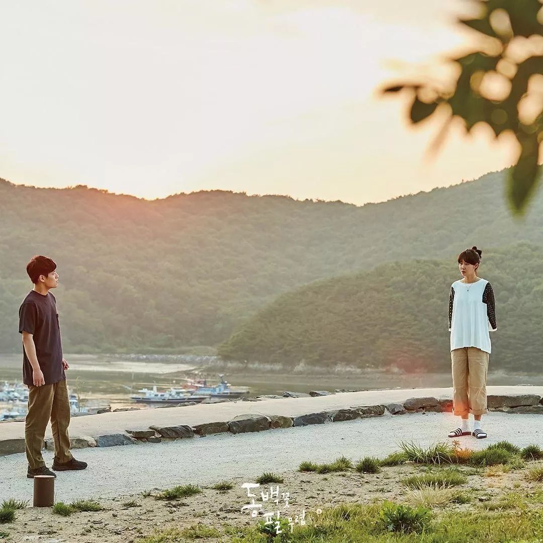 韩剧女主连衣裙穿搭,韩剧中冬天碎花半身裙