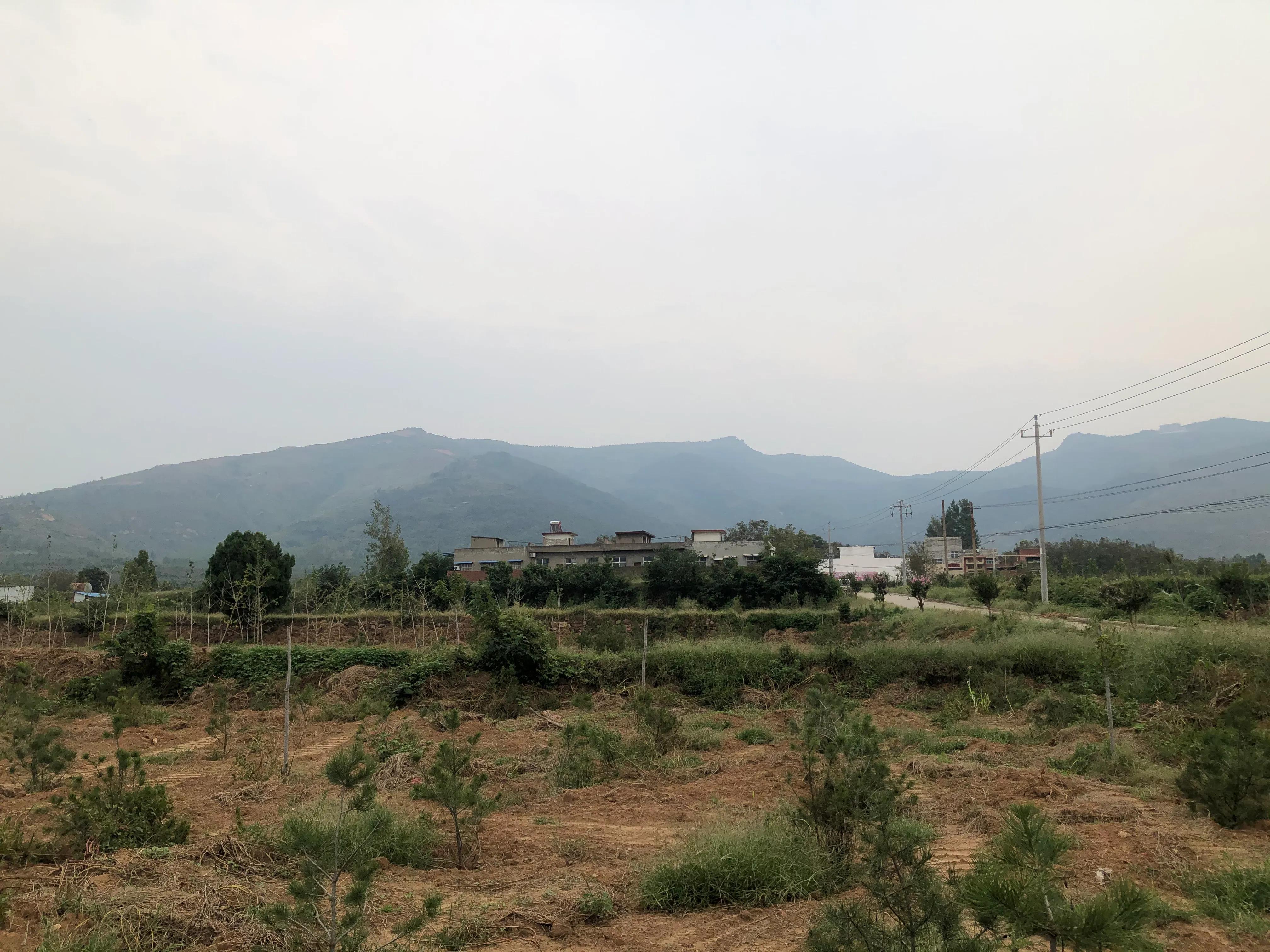 河南洛阳万安山,洛阳远眺万安山