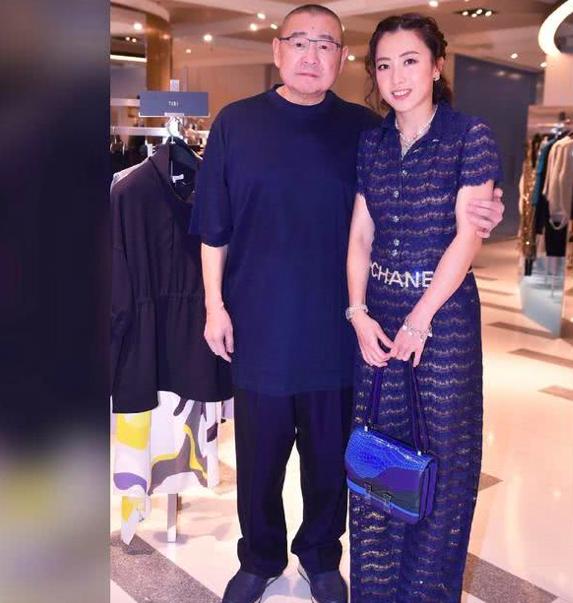 刘銮雄和甘比出街,刘銮雄甘比出街视频