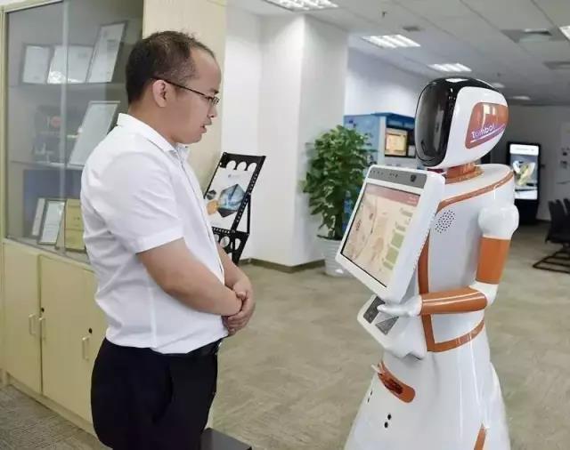 如何应对人工智能对教育的挑战,人工智能对财会的挑战及对策研究