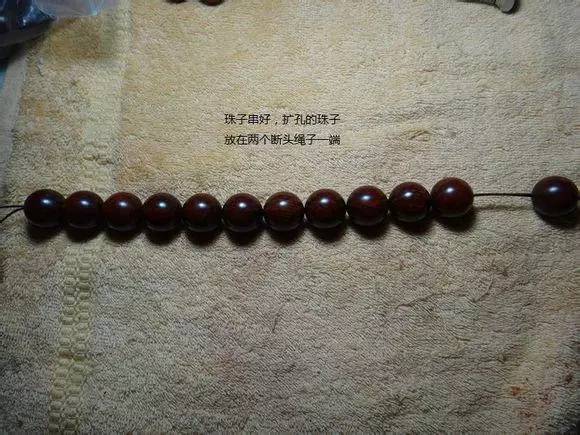 小叶紫檀单圈手串弹力绳打结方法,用弹力绳串小叶紫檀手串的教程