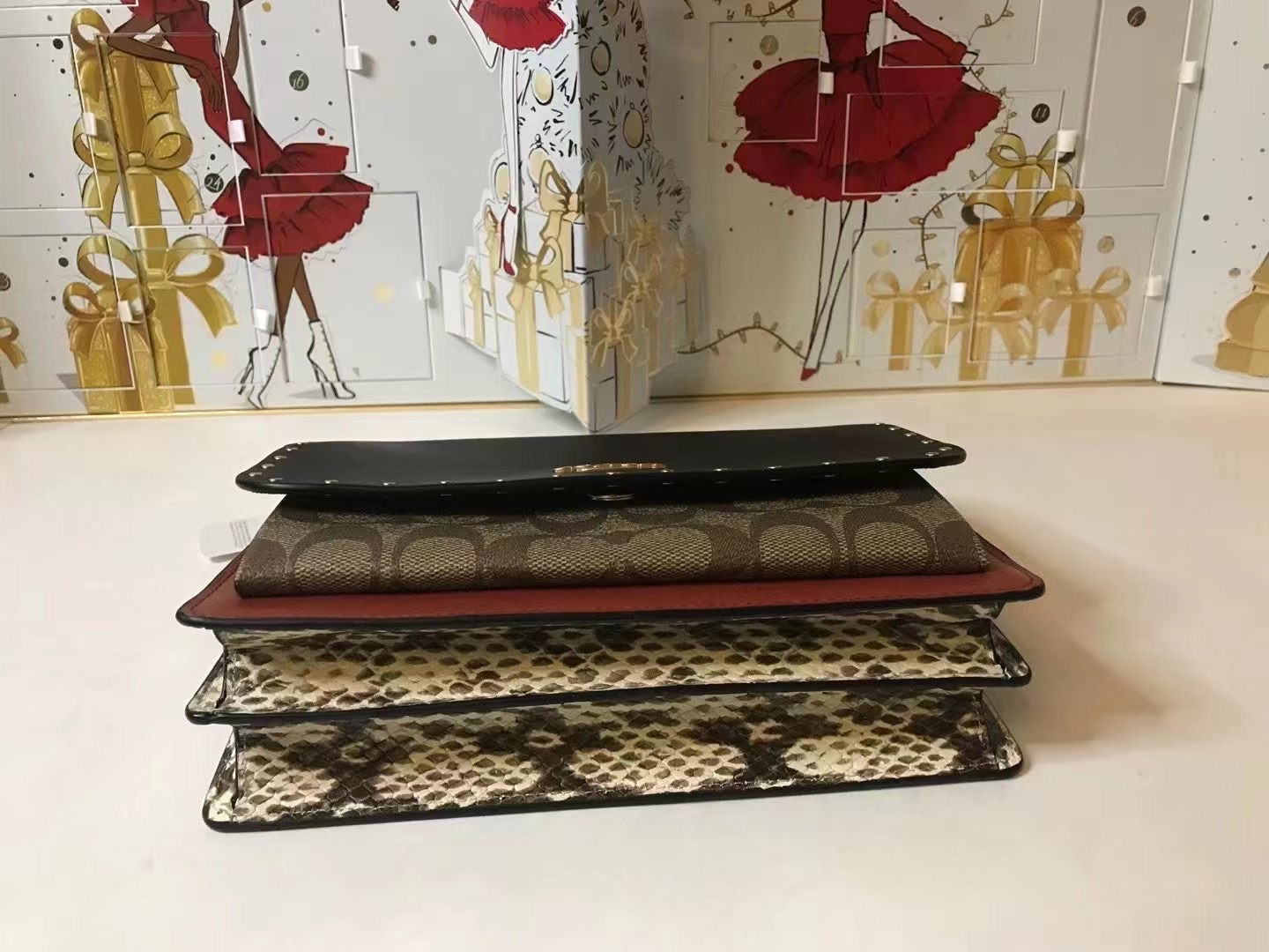 coach奥莱包值得买吗,coach奥莱款和专柜款哪个值得购买