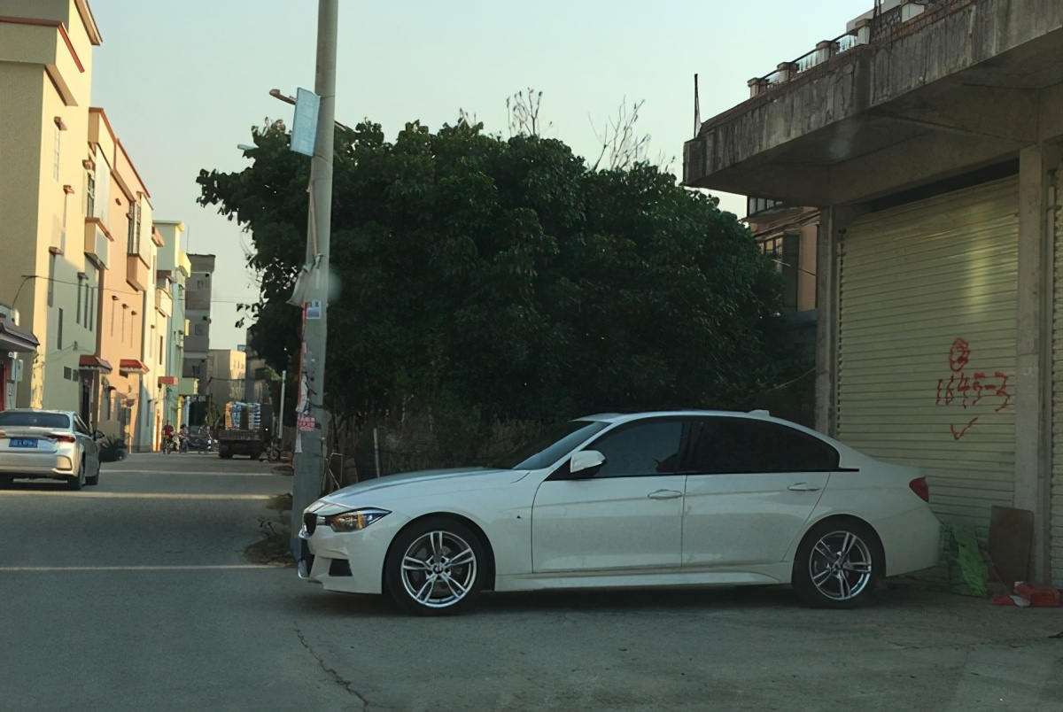 过年回老家开什么车原声,过年开豪车回农村第一视角