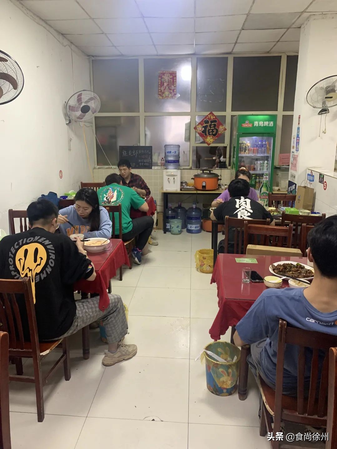 很多人从这家夫妻馆子认识徐州菜，芝麻鸡、沸腾鱼爆辣爆好吃